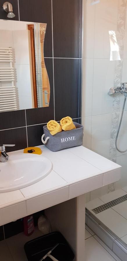 Boglarka Apartman ไฮจ์ดุสโซบอสโล ภายนอก รูปภาพ