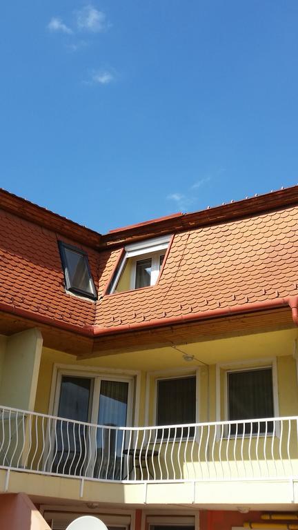Boglarka Apartman ไฮจ์ดุสโซบอสโล ภายนอก รูปภาพ