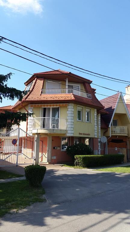 Boglarka Apartman ไฮจ์ดุสโซบอสโล ภายนอก รูปภาพ